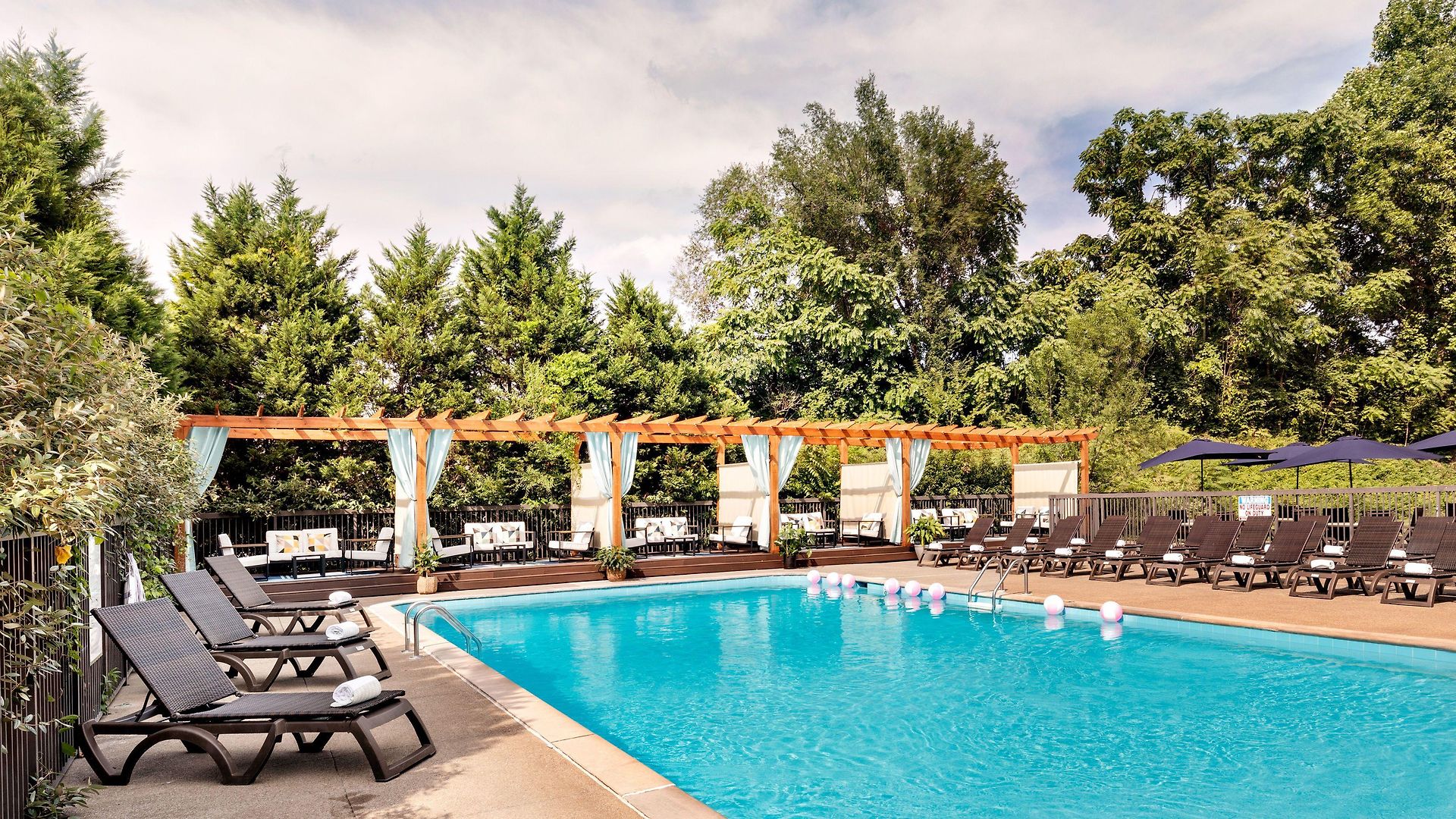 Hotel Delta By Marriott Airport