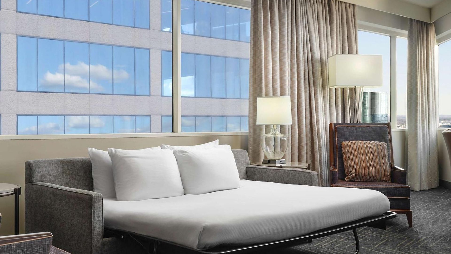 Doubletree By Hilton Downtown 4*