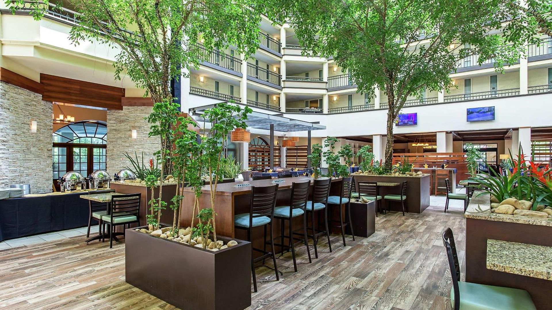 Hotel Embassy By Hilton Airport