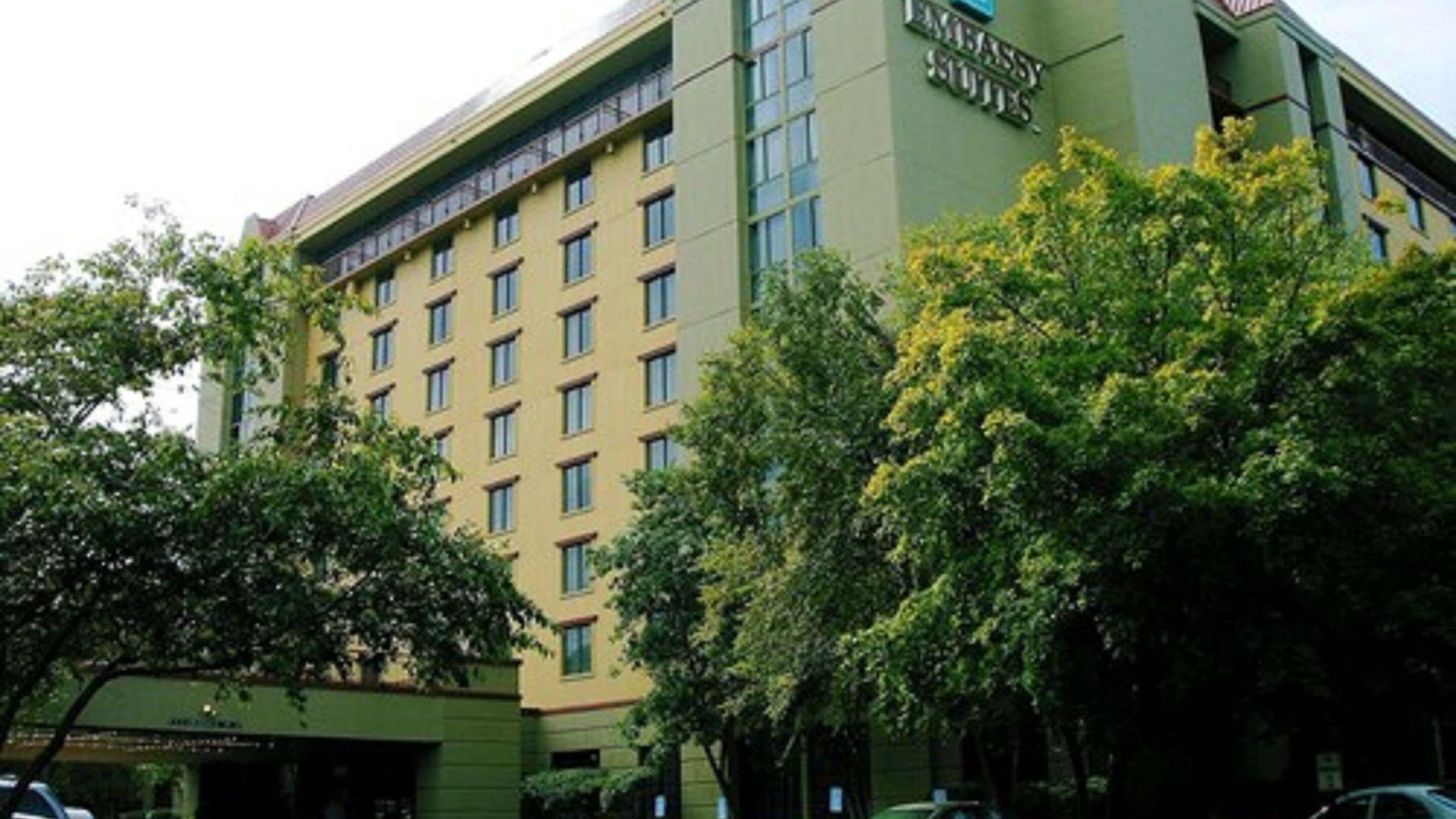 Embassy By Hilton Airport 4*