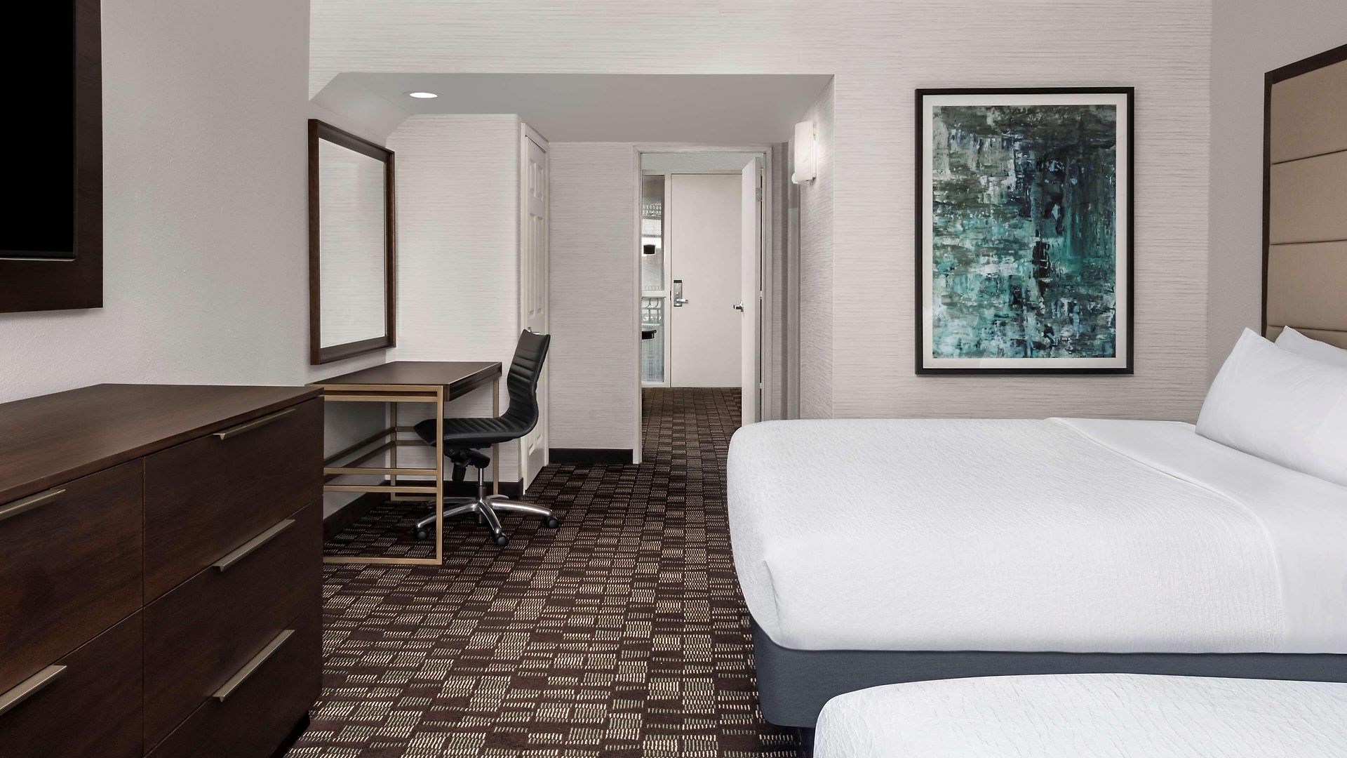 Hotel Embassy By Hilton Airport 4*