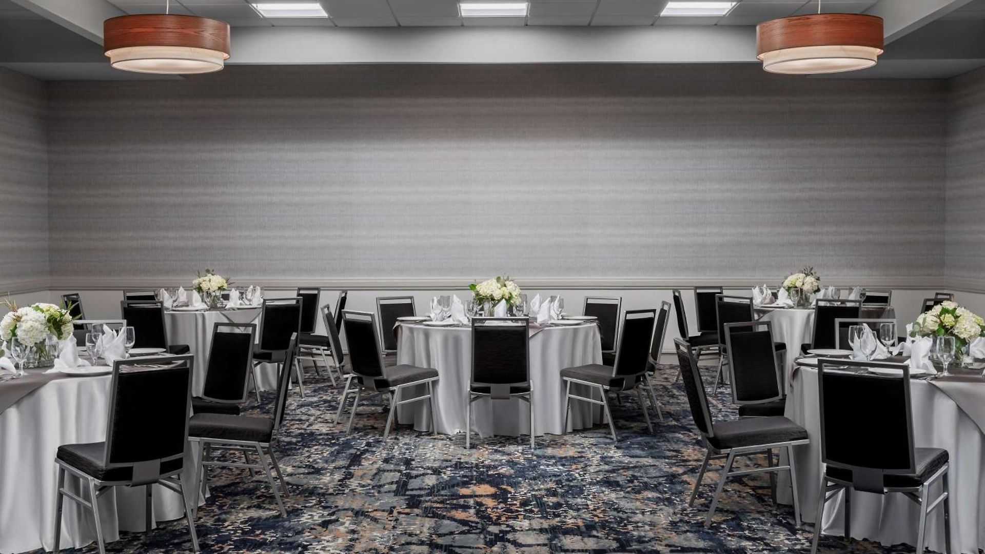 Hotel Embassy By Hilton Airport Nashville