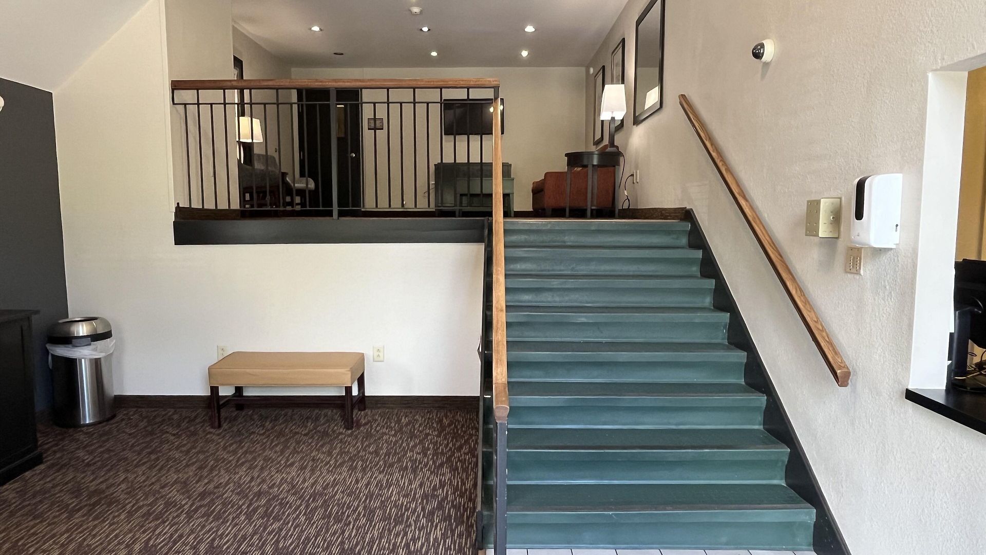 Hotel Homestay Suites 2*