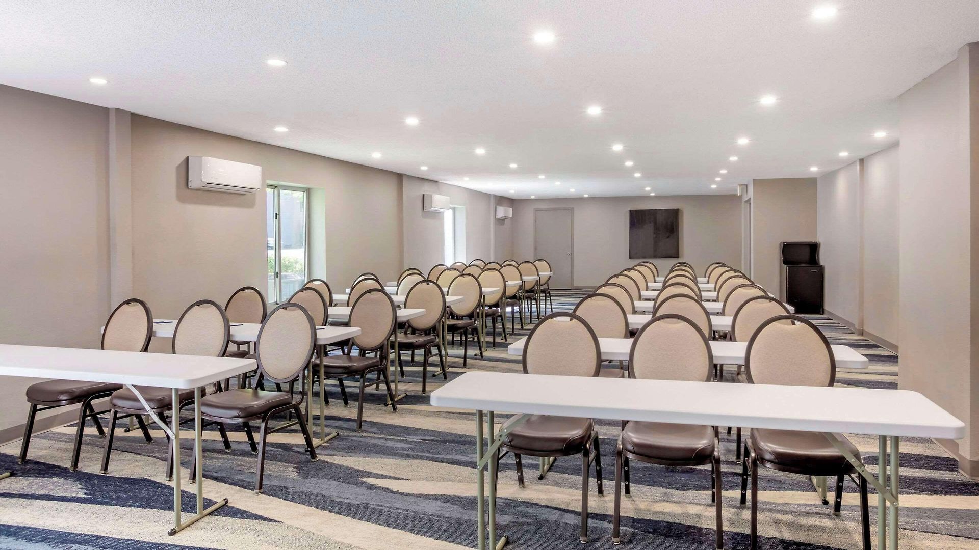Comfort Airport - Bna Hotel