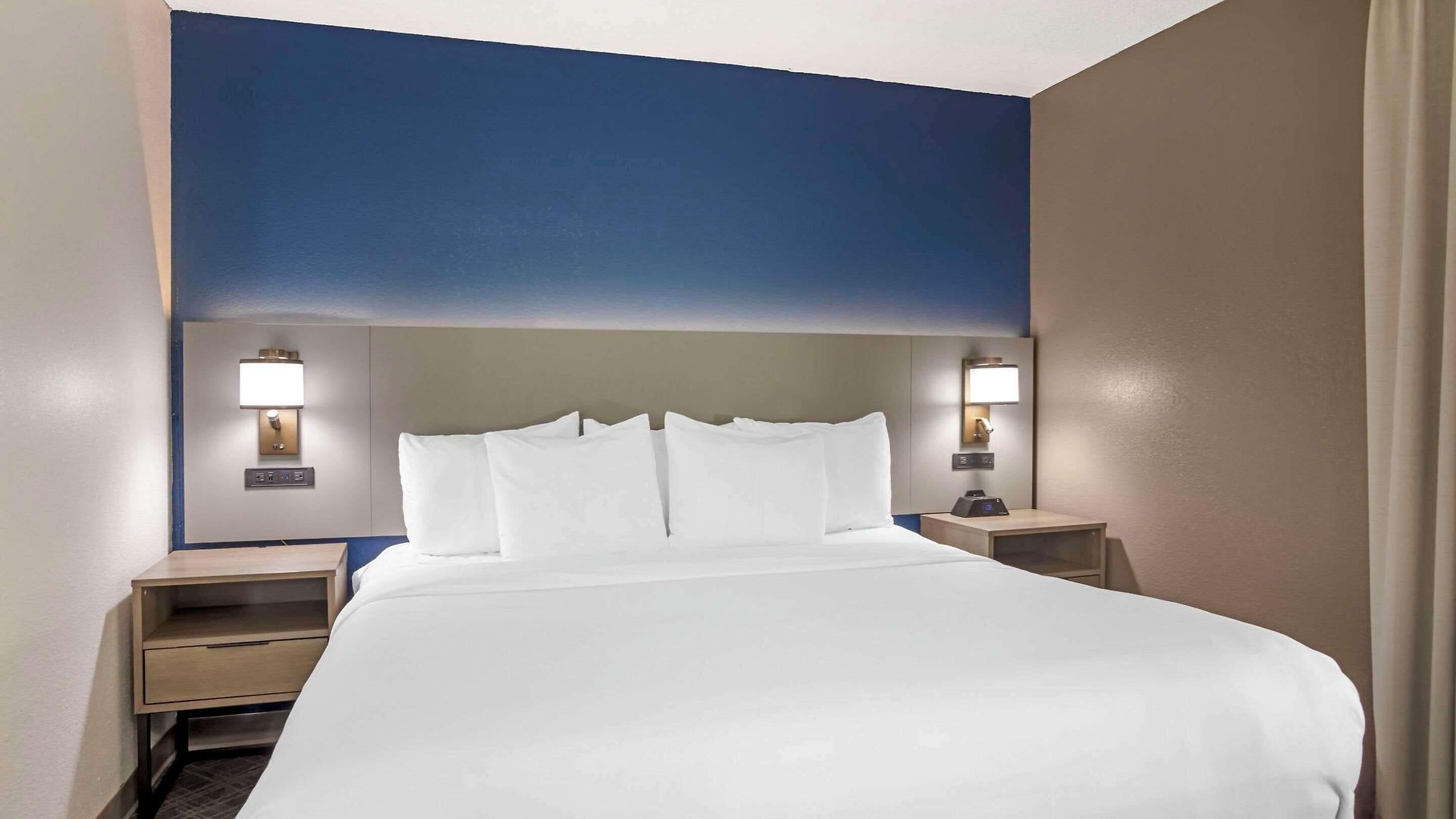 Hotel Comfort Airport - Bna