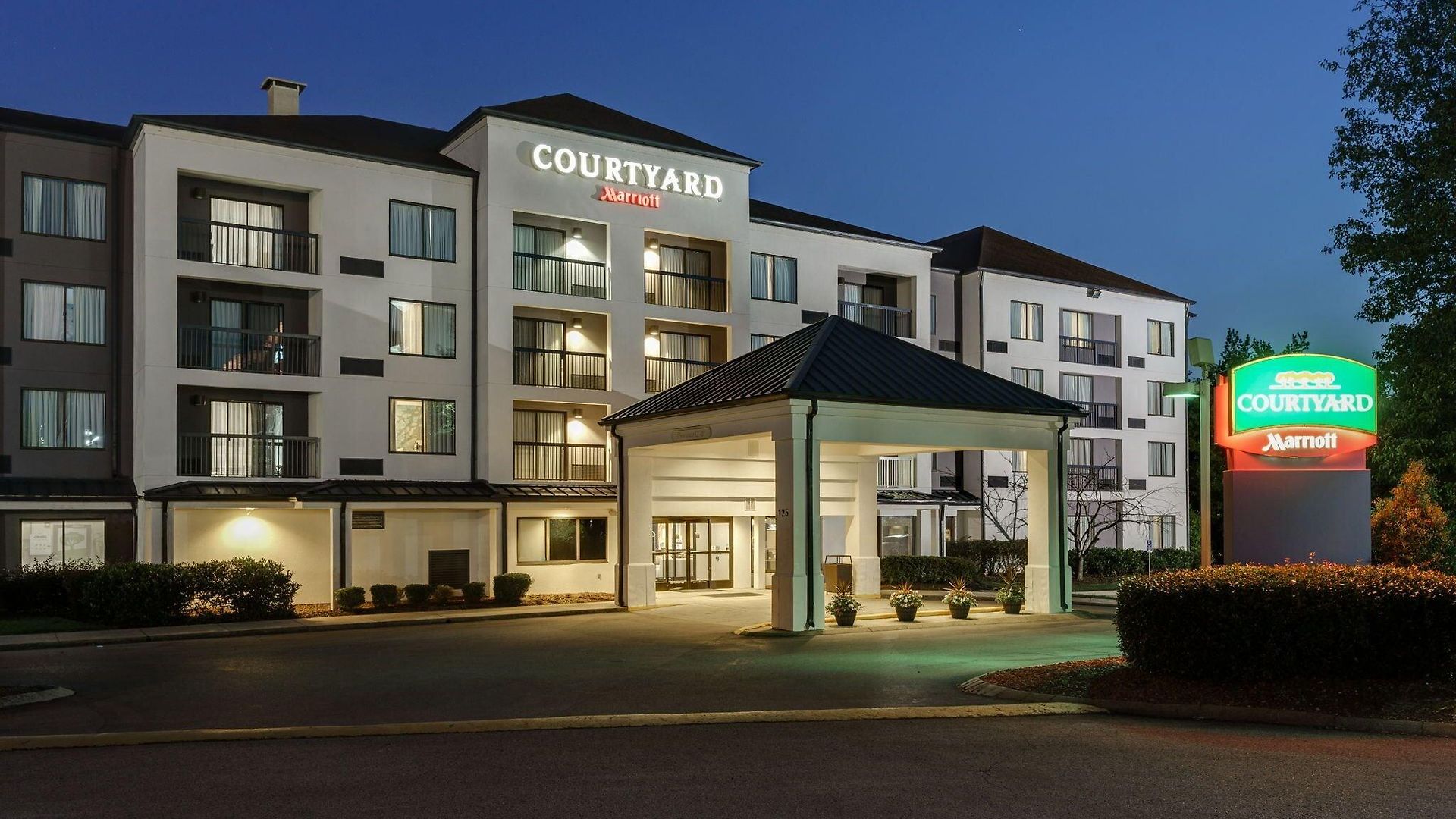 Hotel Courtyard By Marriott At Opryland 3*
