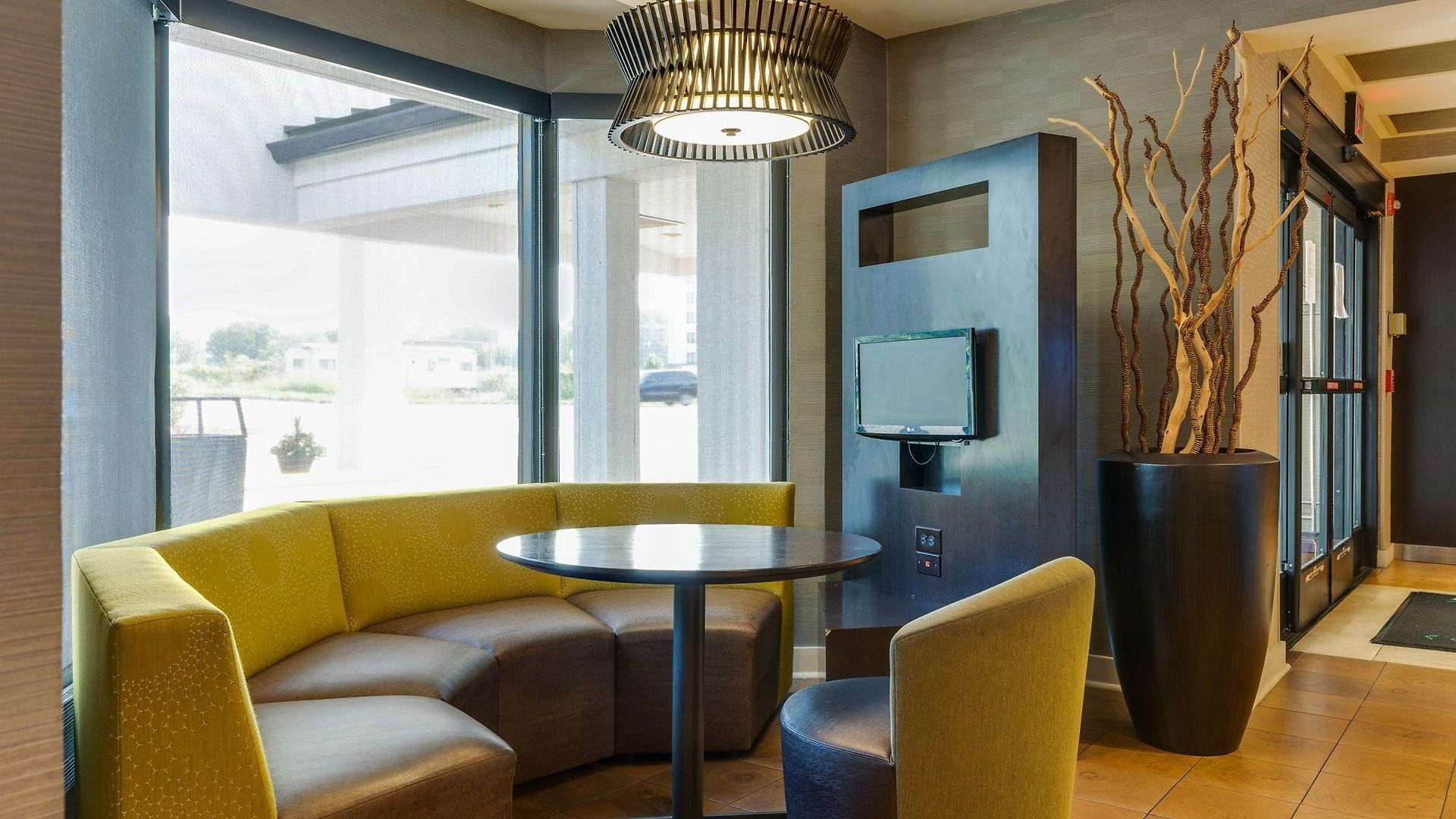 Courtyard By Marriott At Opryland 3*