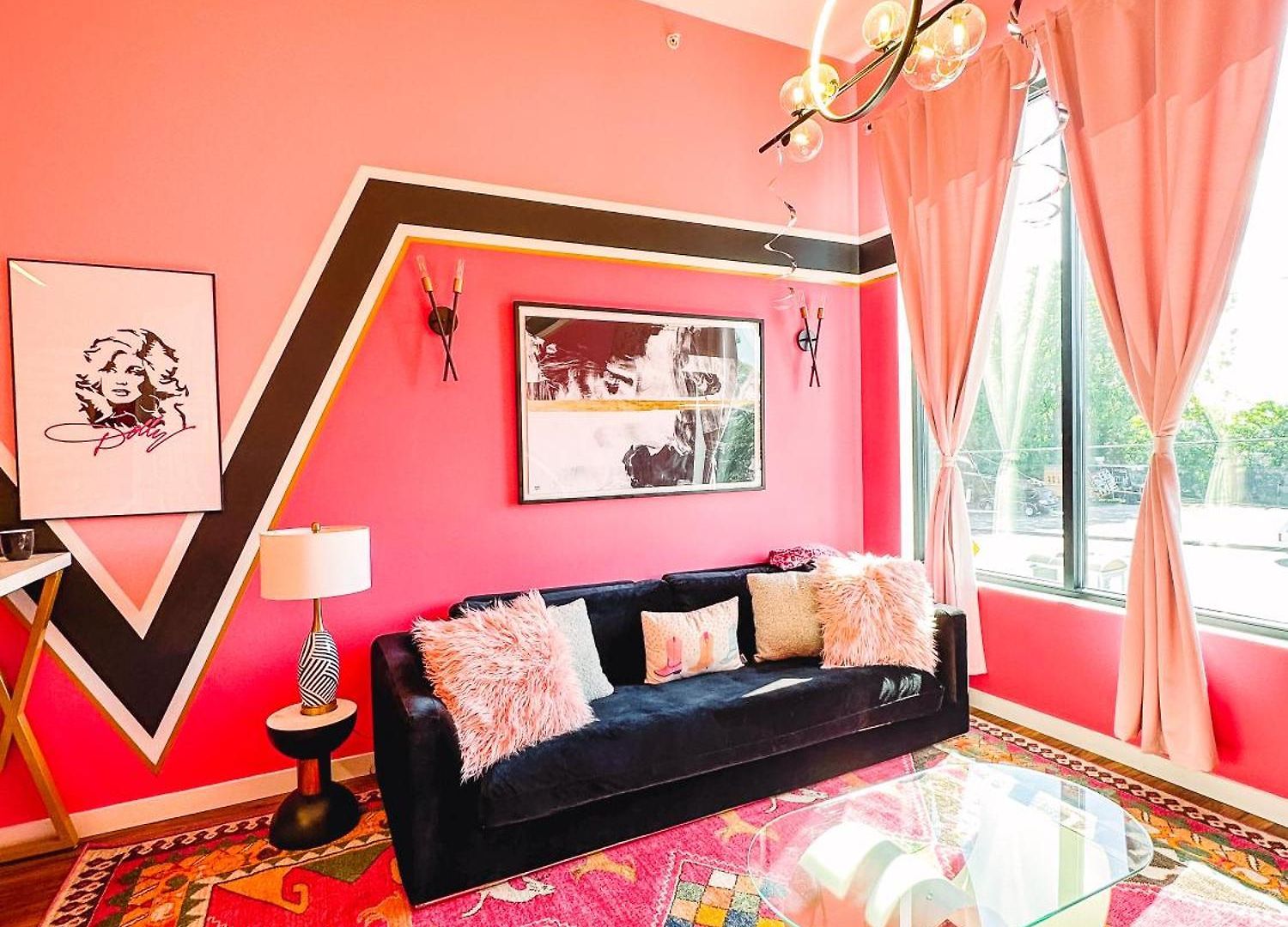 Holiday home Dolly's Glam Getaway - Glittering Gem Near Broadway