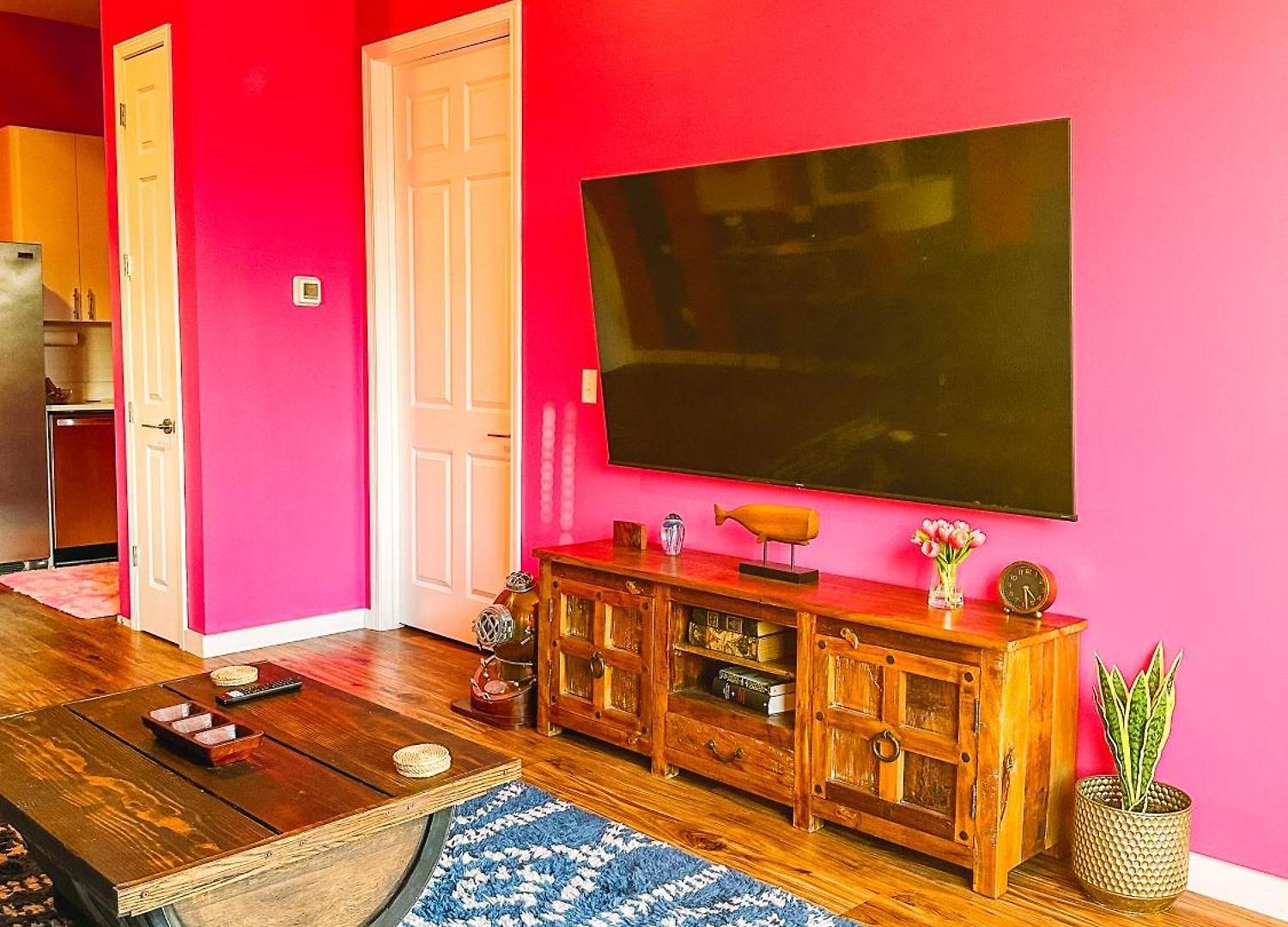 Dolly's Yacht Club - Cozy Retreat Near Broadway Nashville
