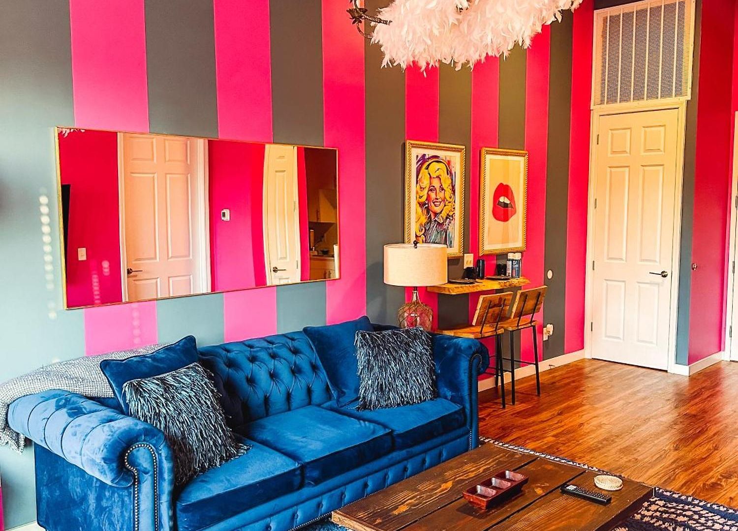 Dolly's Yacht Club - Cozy Retreat Near Broadway Holiday home Nashville