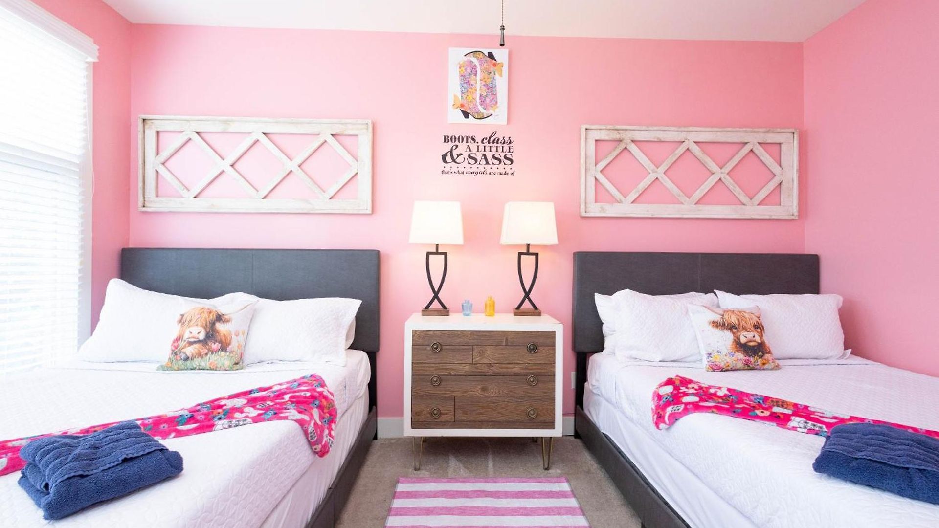 Lipstick & Boots - Luxury 3-level With Private Garage Near Music Row