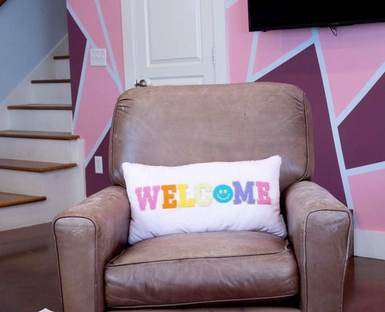Lipstick & Boots - Luxury 3-level With Private Garage Near Music Row Apartment