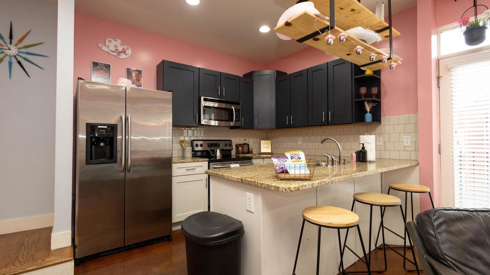 Pink Experience - West End Broadway & Restaurants Apartment *