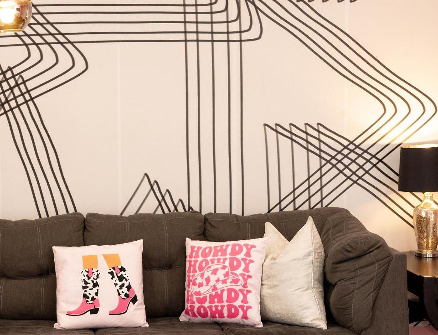 Pink Experience - West End Broadway & Restaurants Nashville