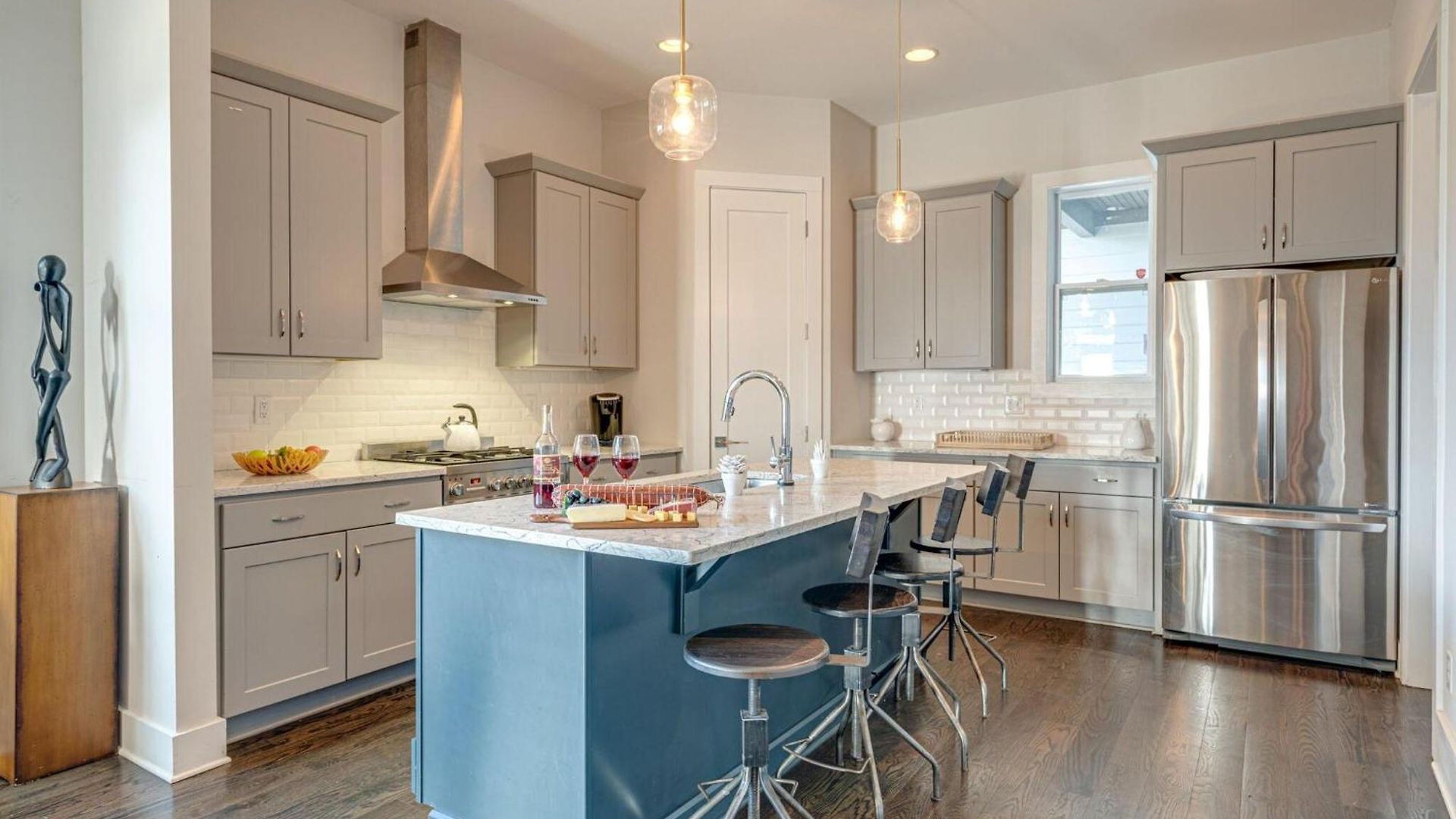 Cultured Coach - Music Row - Mins To Downtown Holiday home