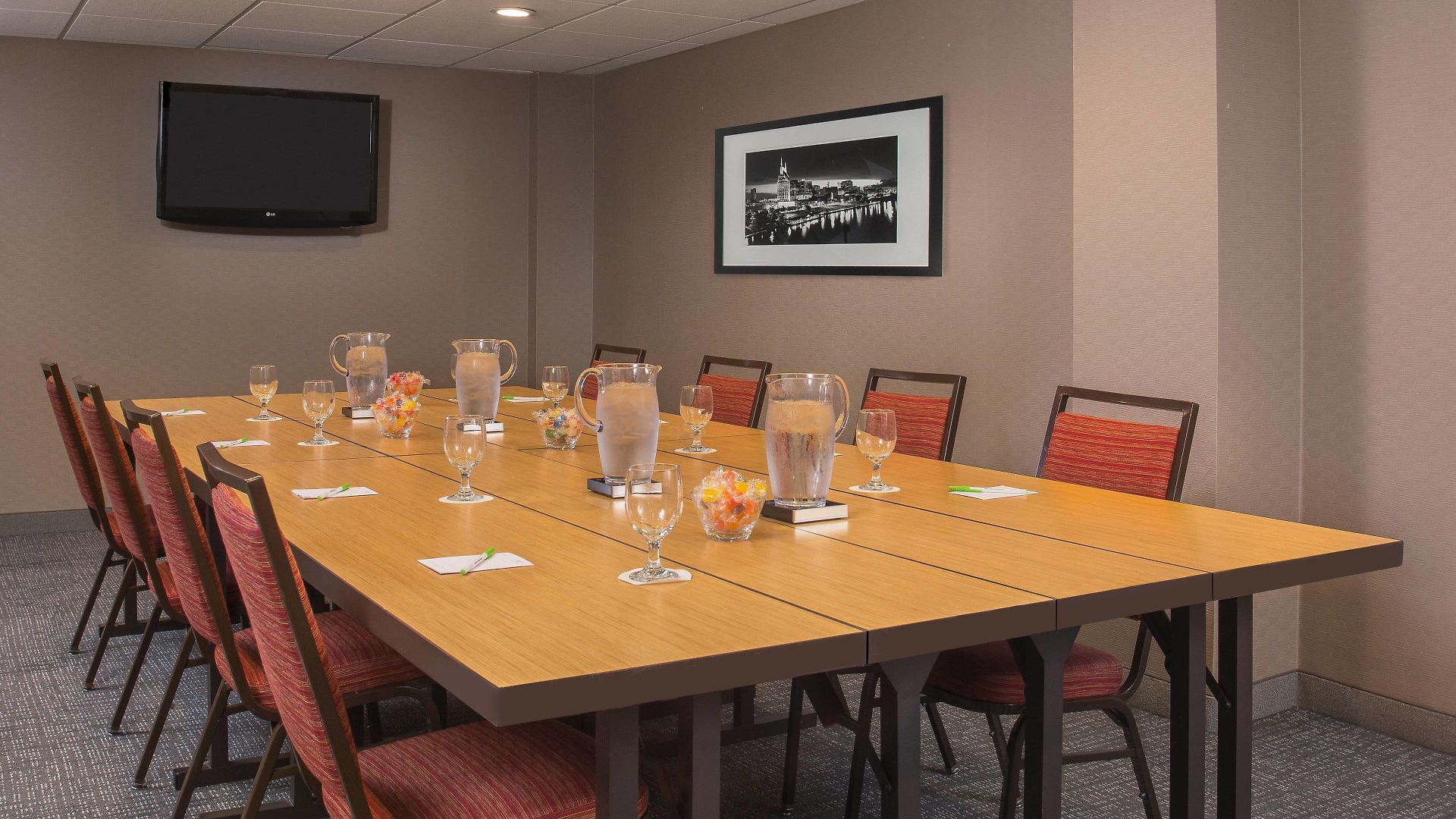 Courtyard By Marriott Downtown Hotel