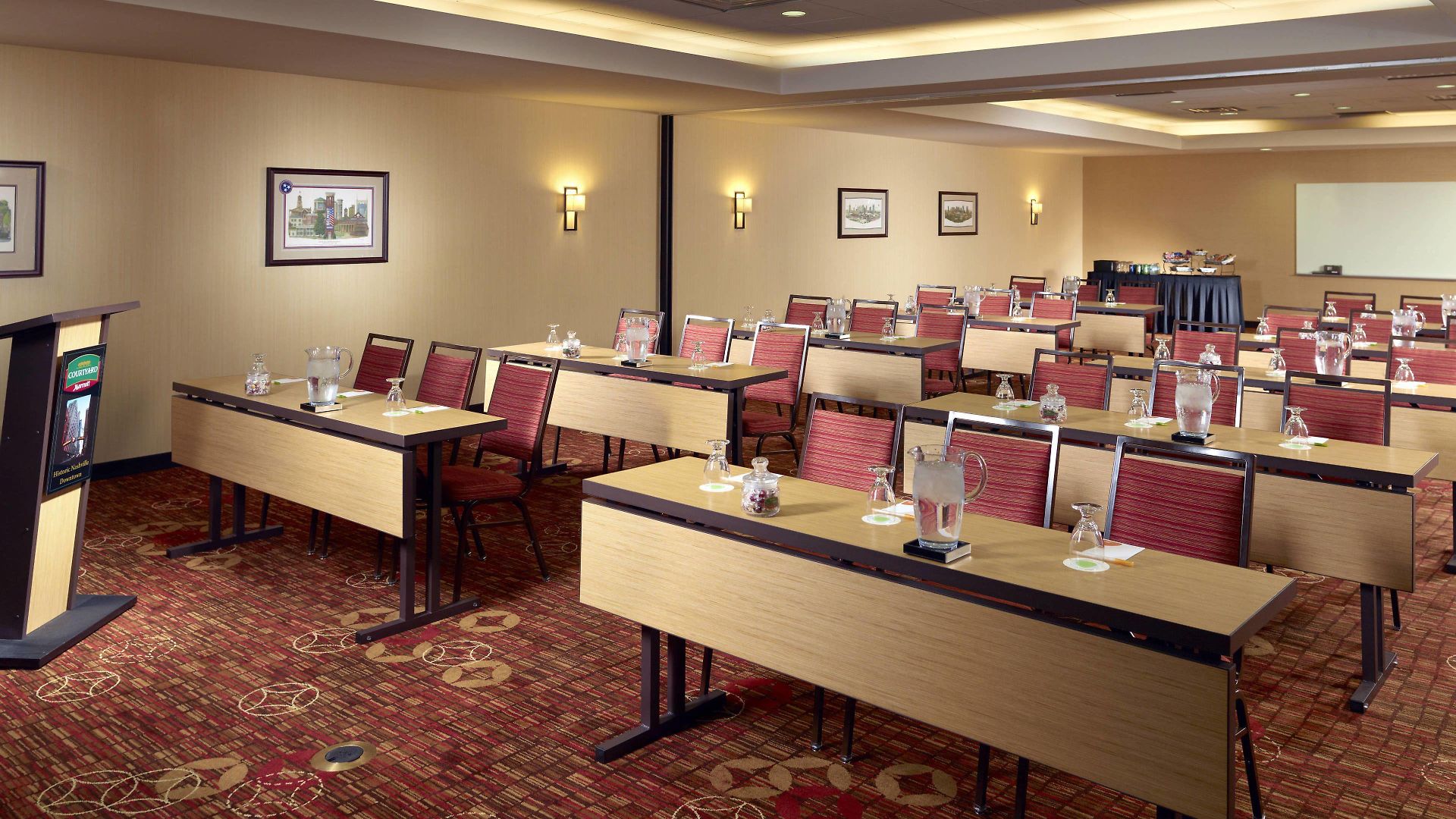Courtyard By Marriott Downtown