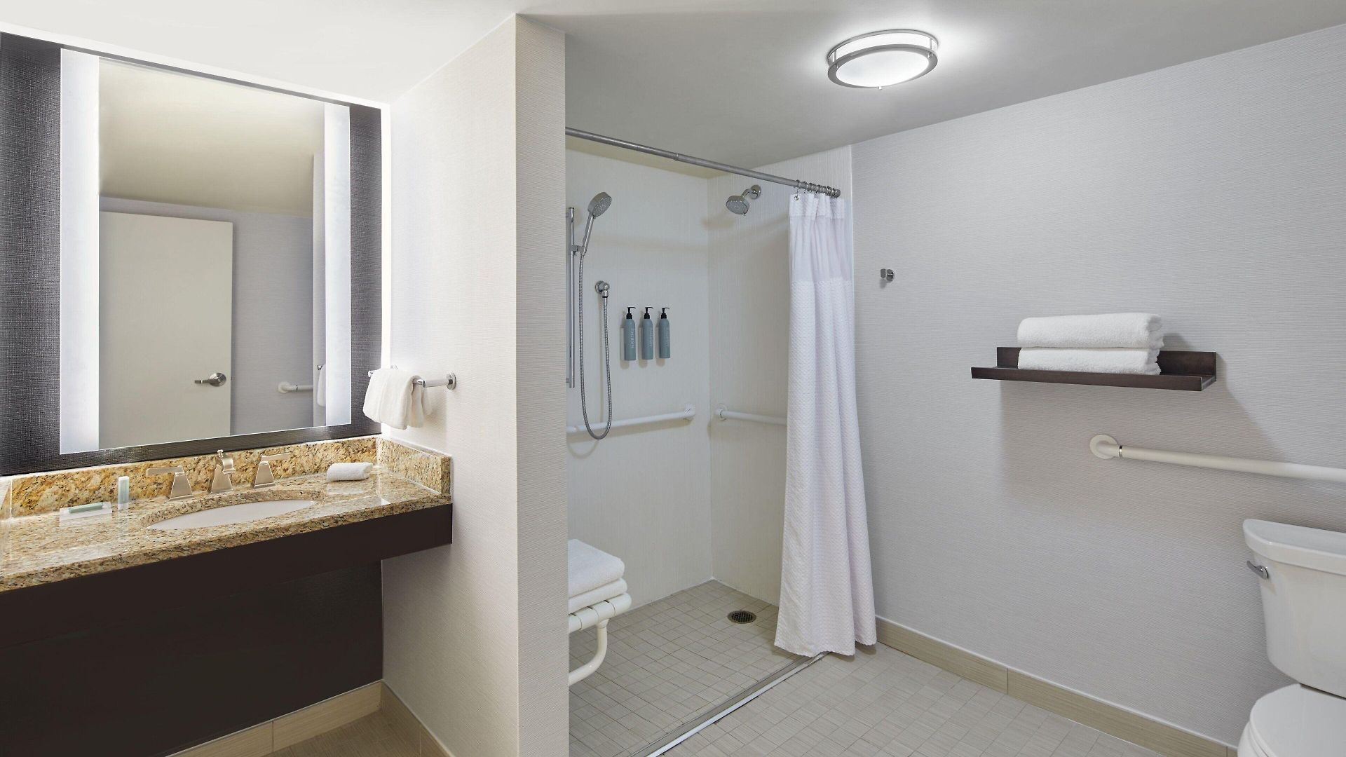 Courtyard By Marriott Downtown Hotel