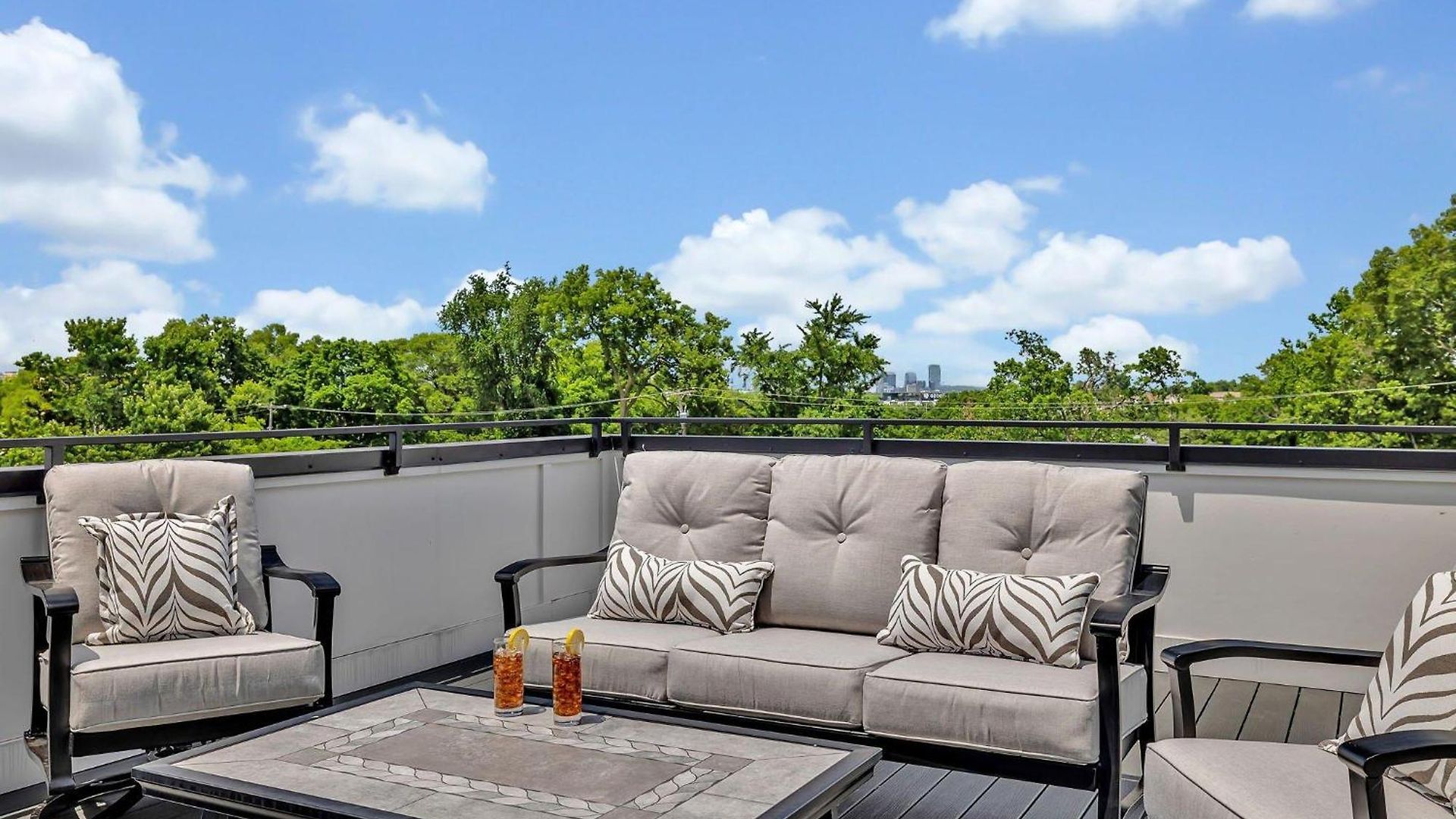 Holiday home Bass - Private Rooftop - 8 Mins To Broadway *