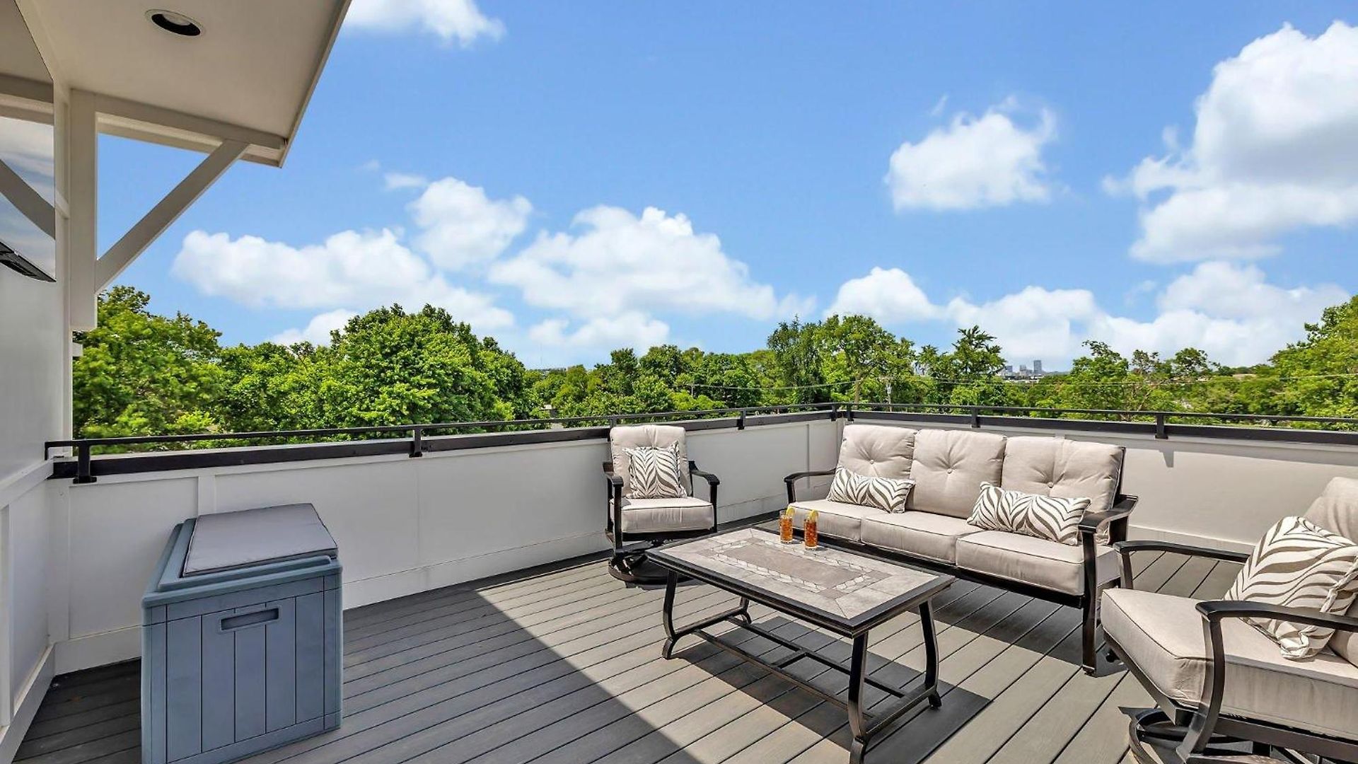 Bass - Private Rooftop - 8 Mins To Broadway Holiday home