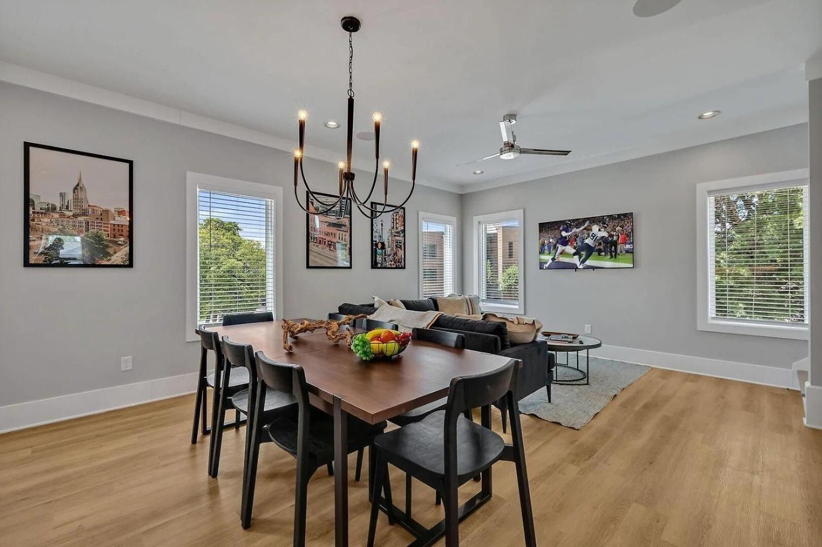 Ensemble-4 Unit Combo-8 Mins To Broadway Holiday home Nashville