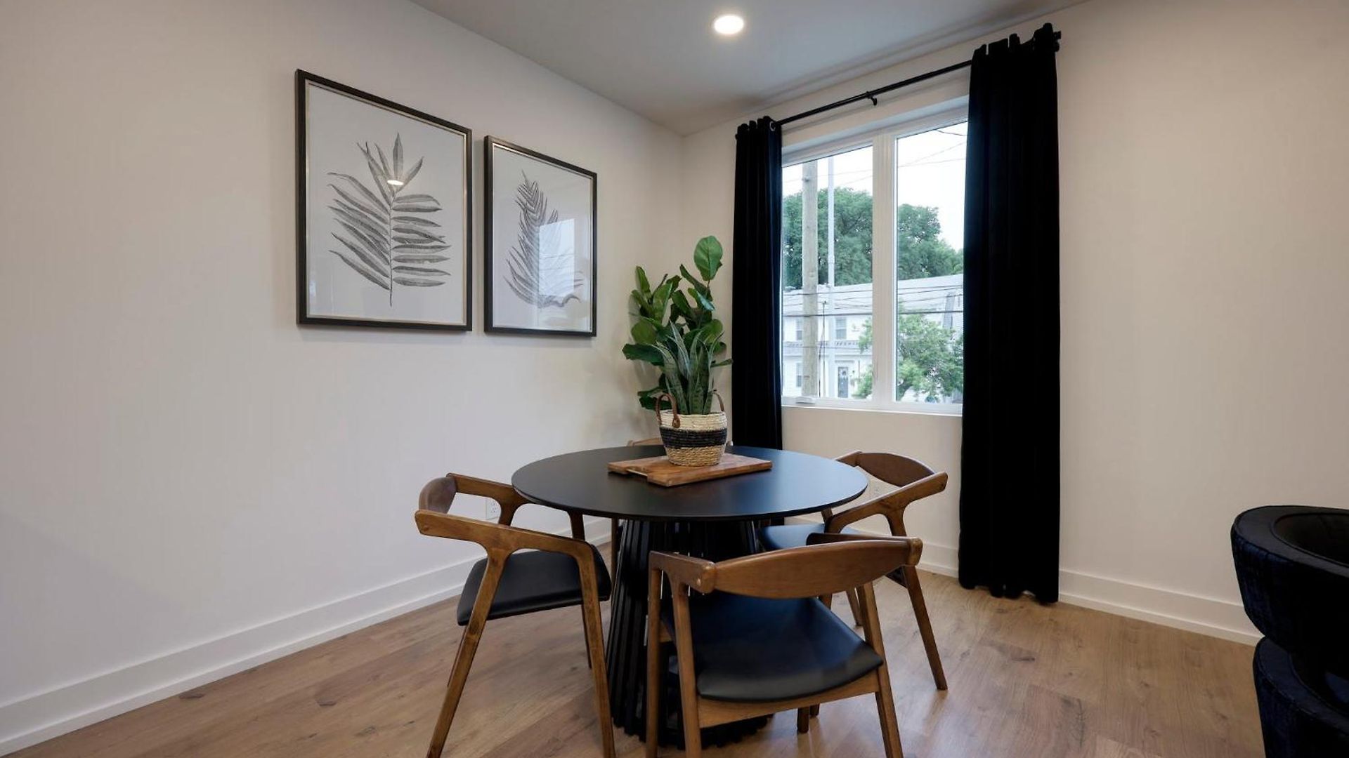 Holiday home Skyline Luxury - Rooftop Deck- King Suites-garage