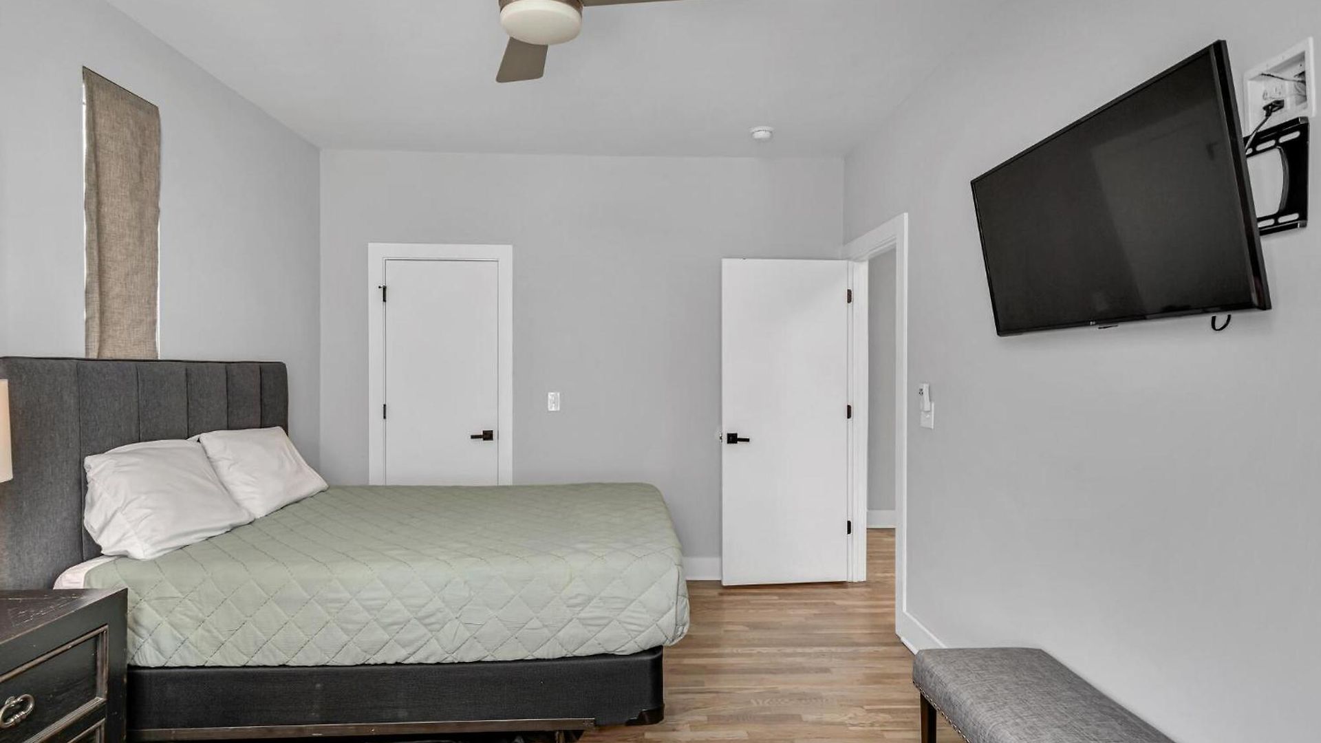 Holiday home Spacious Close To Belmont Rooftop *
