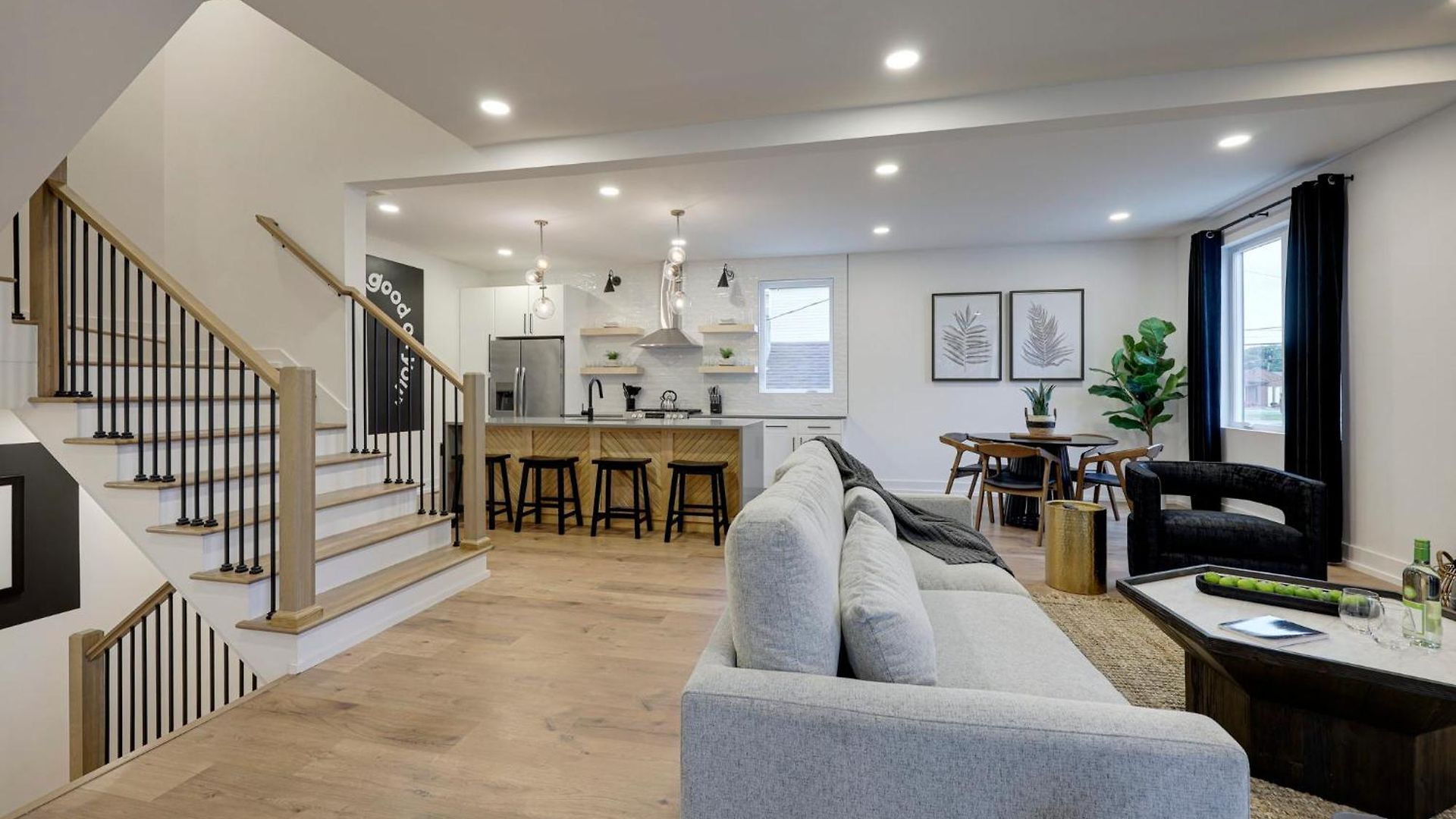 Holiday home Skyline Luxury - Rooftop Deck- King Suites-garage