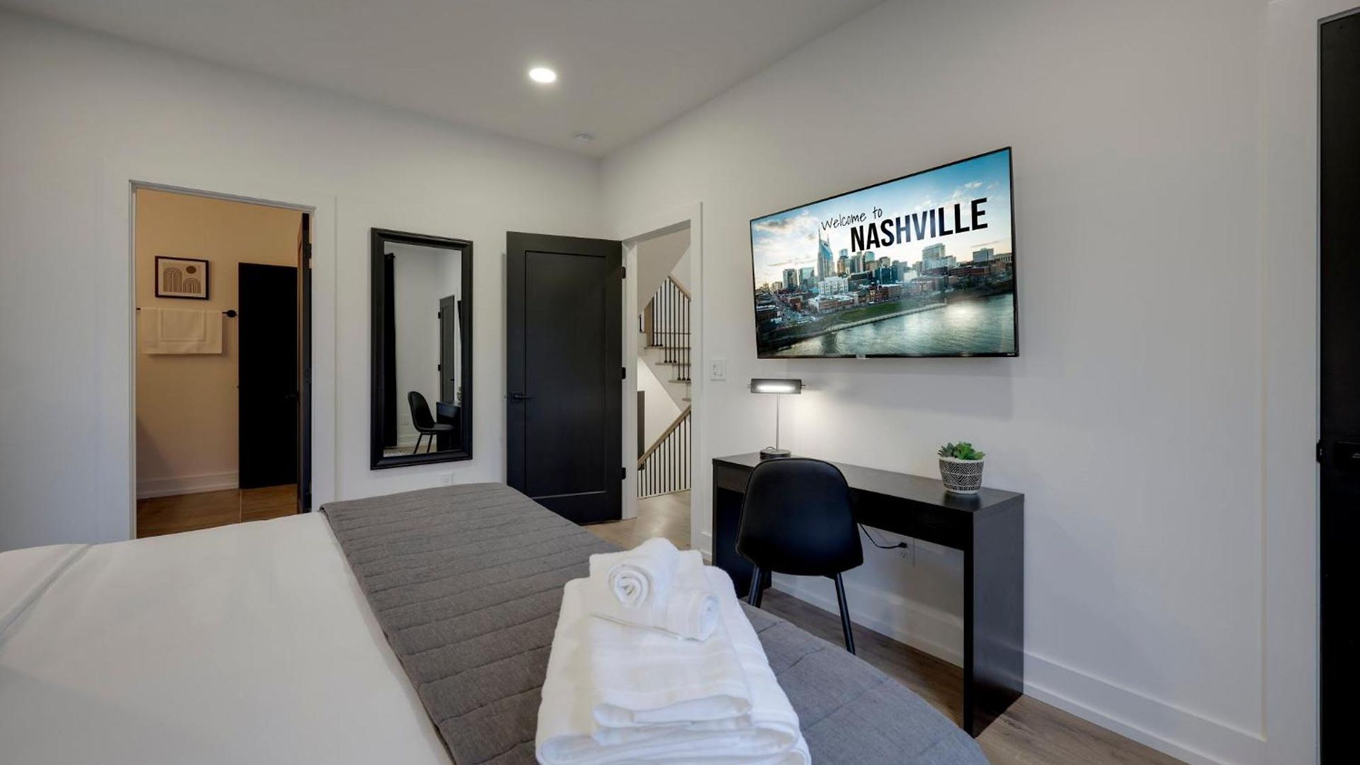 Skyline Luxury - Rooftop Deck- King Suites-garage Holiday home Nashville