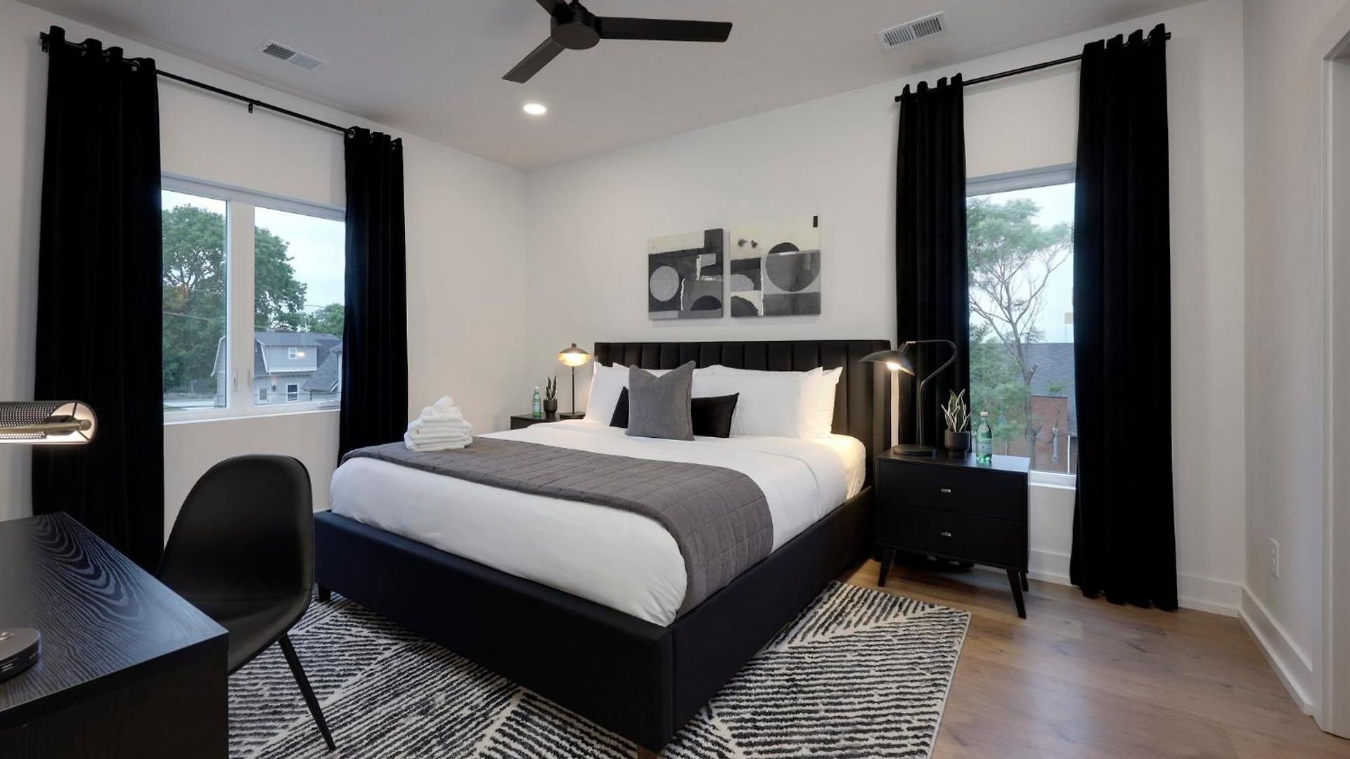 Holiday home Skyline Luxury - Rooftop Deck- King Suites-garage