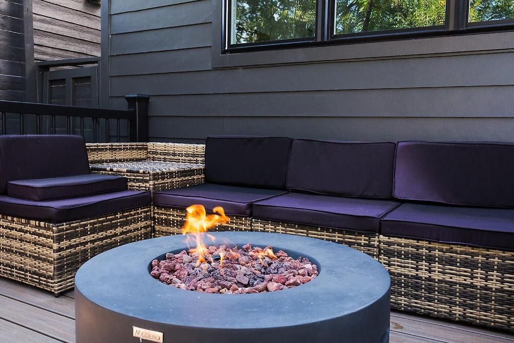 Luxury Retreat Sauna, Hot Tub And Fire Pit