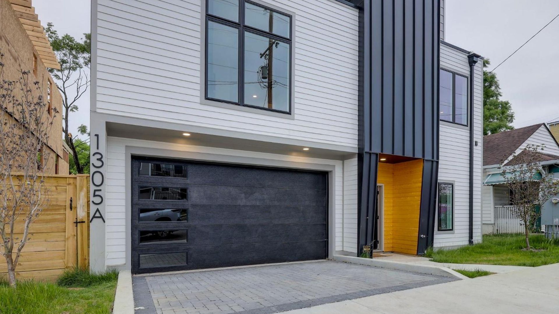Skyline Luxury - Rooftop Deck- King Suites-garage Holiday home