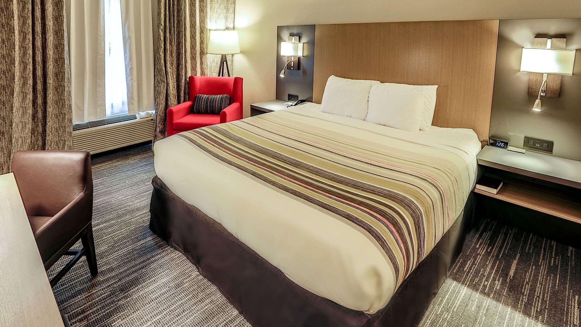 Country & By Radisson Airport Tn Hotel 4*