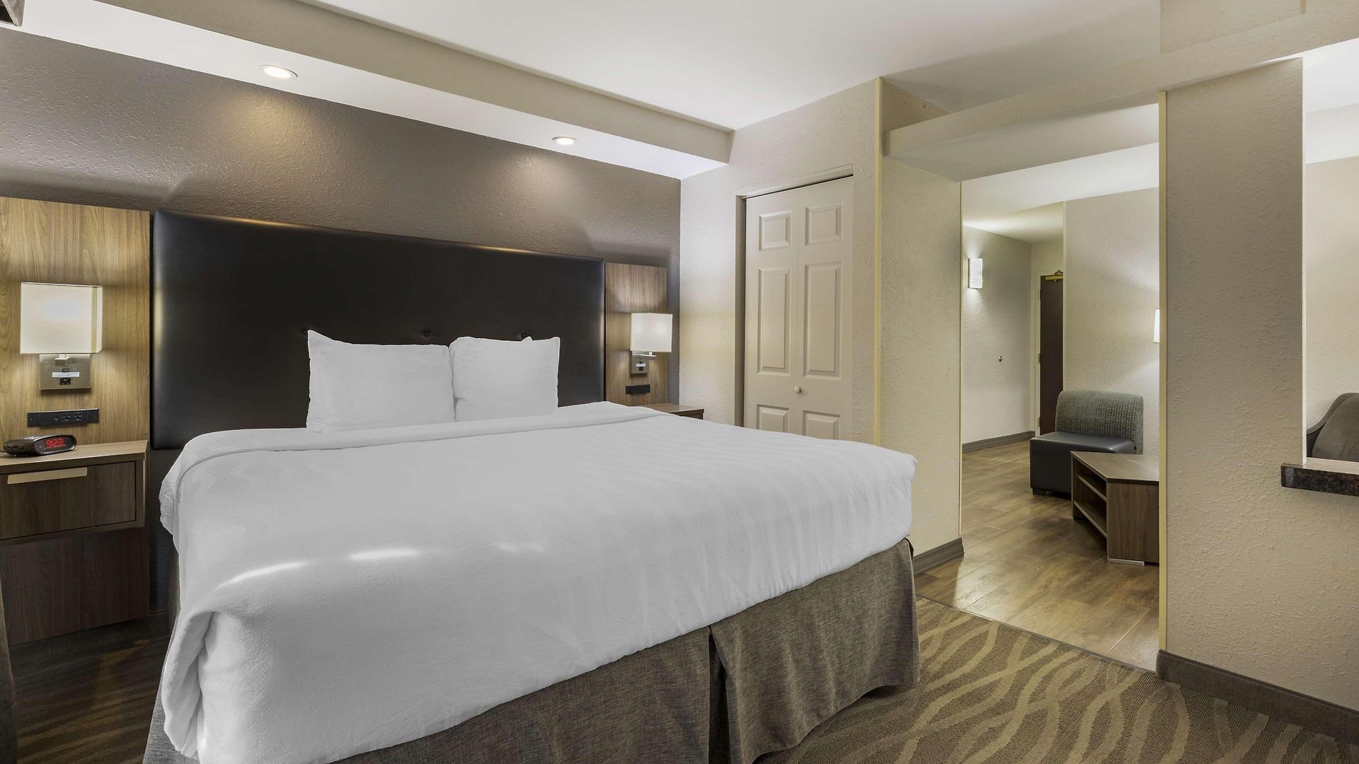 Western Airport - Bna Hotel