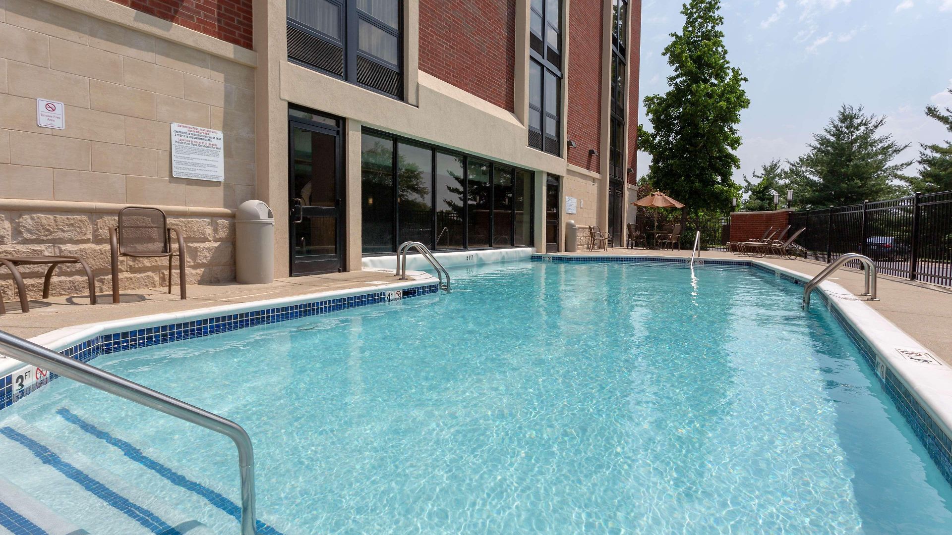 Drury & Airport Hotel 3*