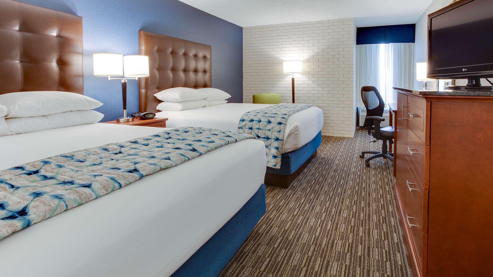 Drury & Airport Hotel 3*