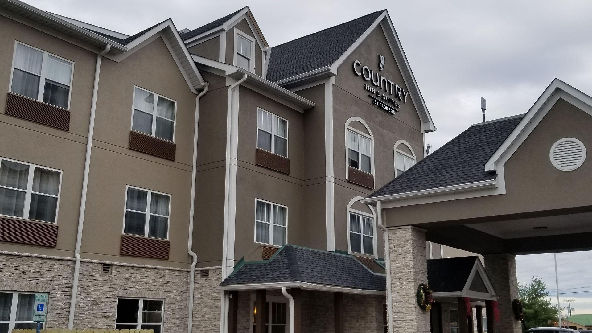 Country & By Radisson, Airport East, Tn Hotel
