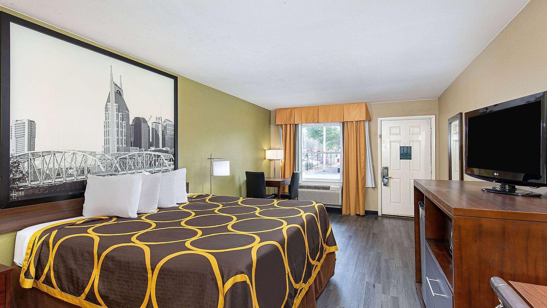 Super 8 By Wyndham West Hotel