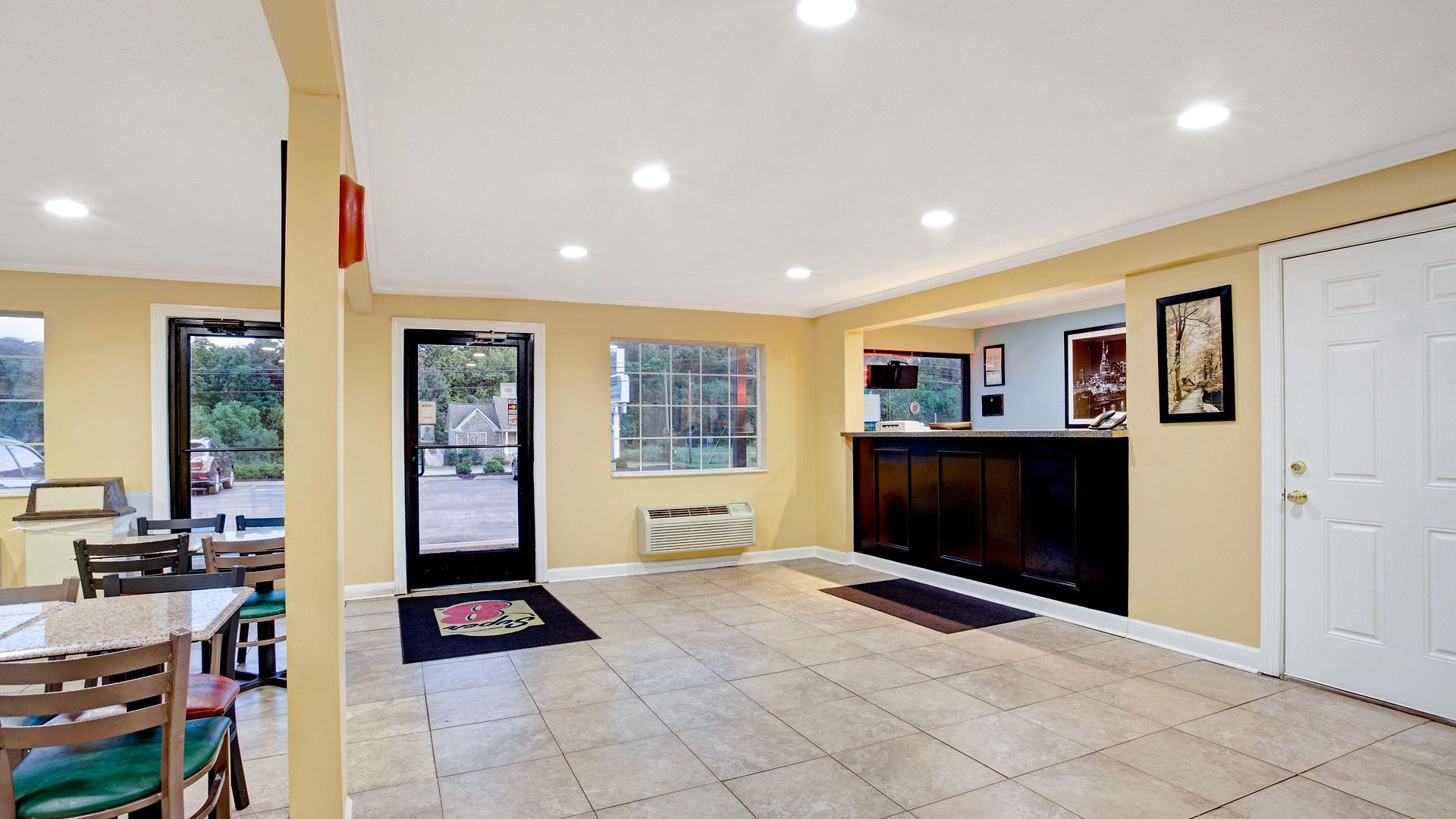Super 8 By Wyndham Whites Creek/ Nw Area Hotel 2*