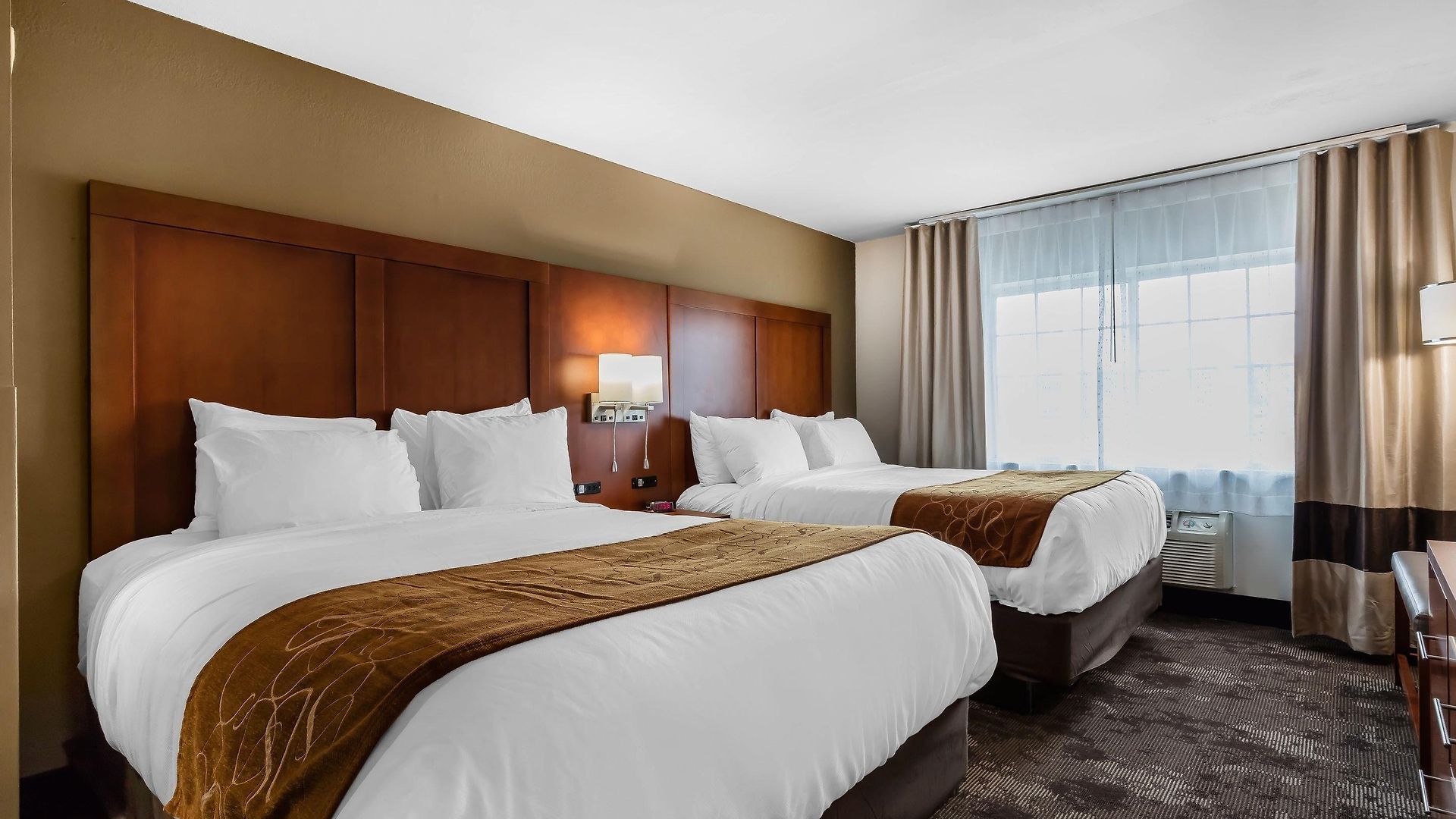 Comfort & Near Tanger Outlets I-24 Antioch Hotel
