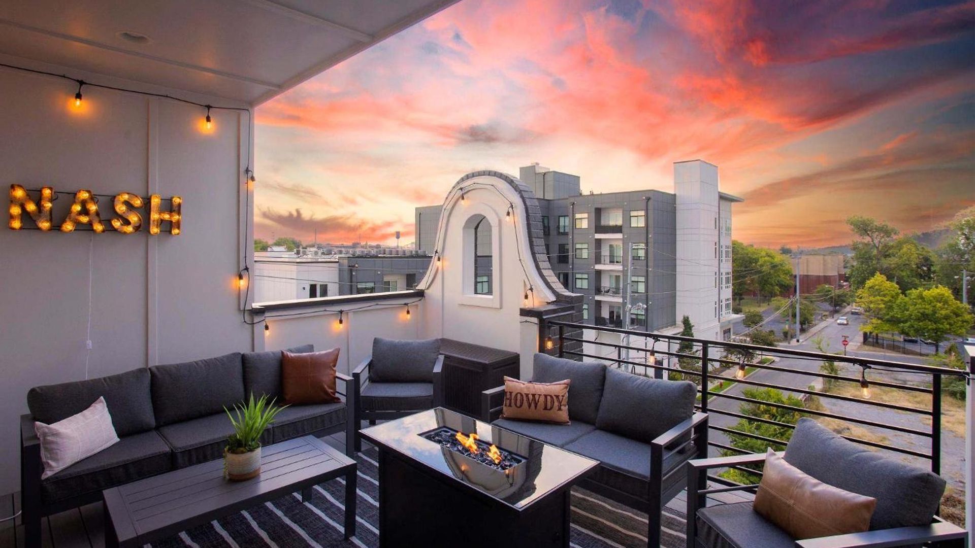 Luxury House In With Rooftop Deck Nashville