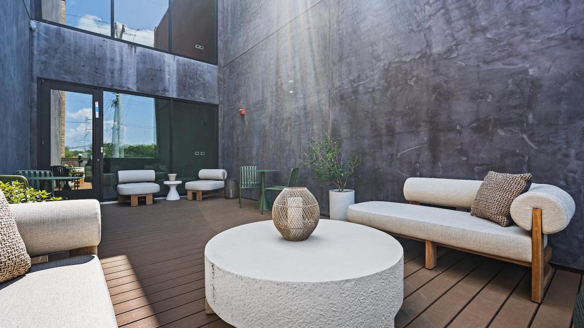 East Nash For 4 With Public Rooftop Near Dt Holiday home *