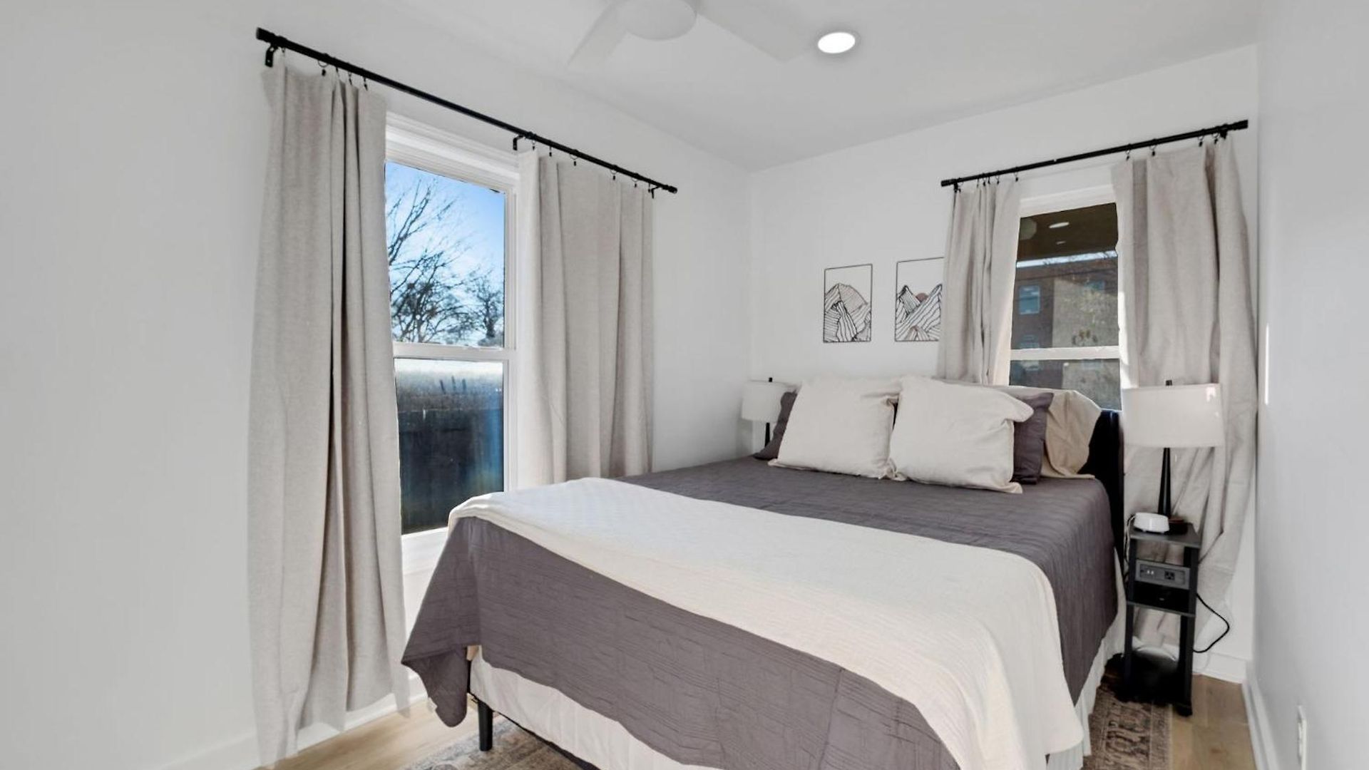 Stylish Getaway With Free Parking Holiday home