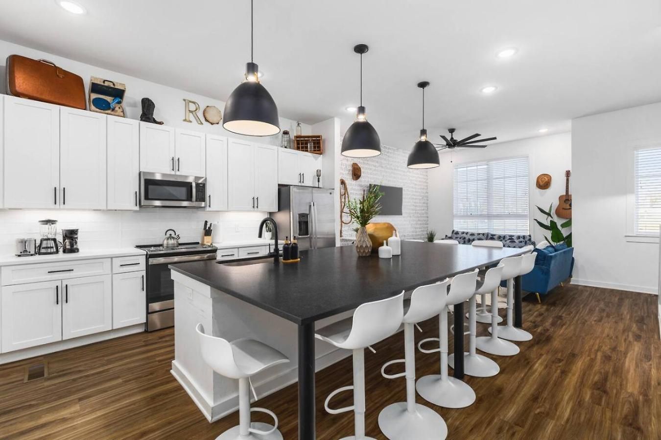 Two Adjacent Homes Sleeps 24 Only 3 Miles To Broadway