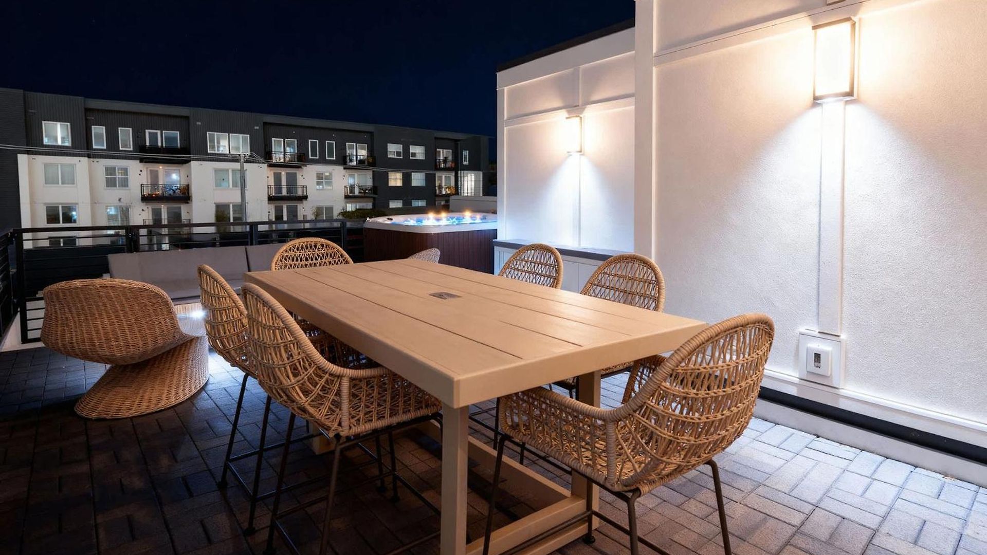 Luxe 4br Retreat With Hot Tub & Skyline Deck Holiday home *