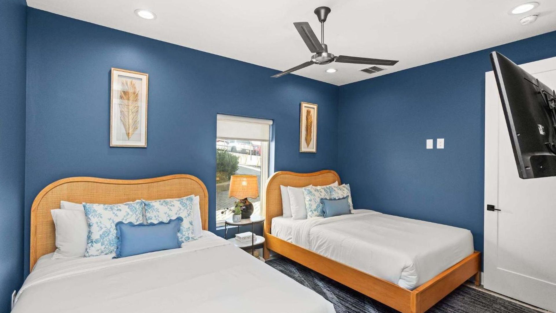Holiday home 2 Adjacent Gem Great For Big Groups 8th Ave S