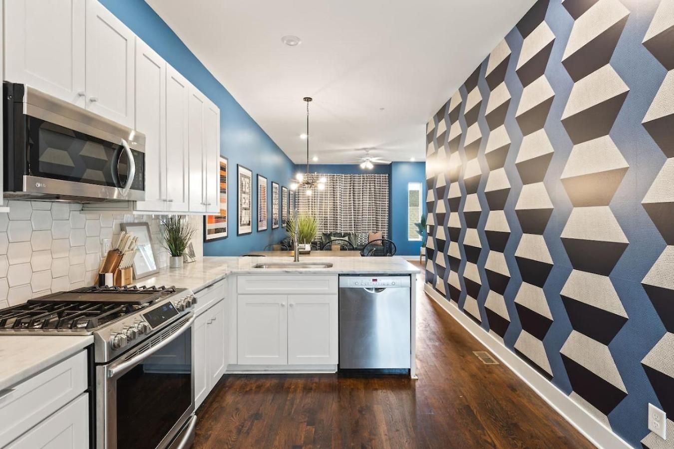 Walk To Vanderbilt And Belmont With Garage And Rooftop Deck Nashville