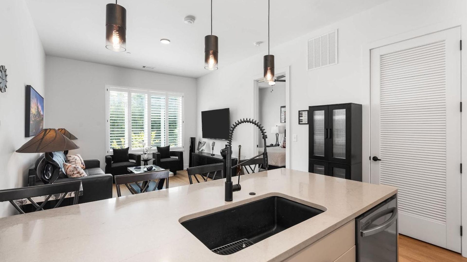 East Nash For 4 With Public Rooftop Near Dt Holiday home Nashville