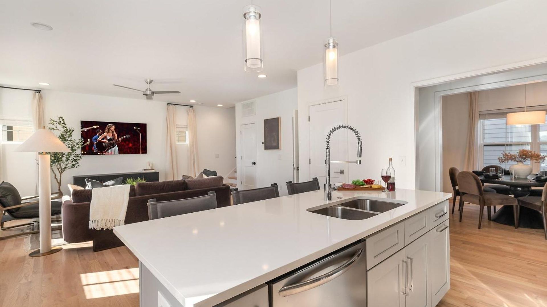 - 405 Marshall St #3