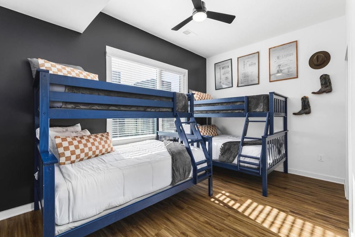 Holiday home Two Adjacent Homes Sleeps 24 Only 3 Miles To Broadway
